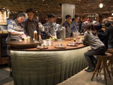Starbucks отвори най-големия си обект в света в Китай