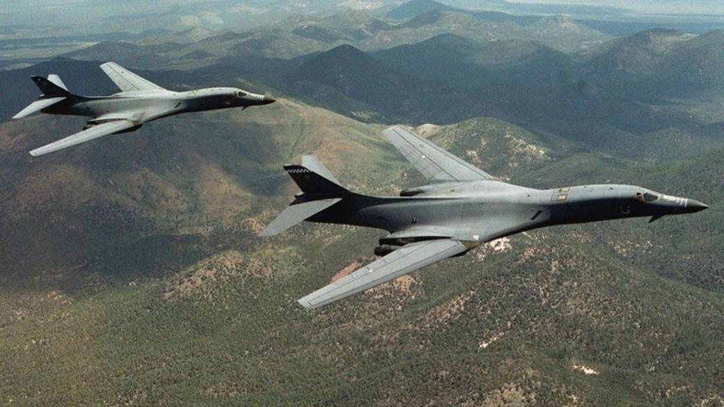 Американски бомбардировач B-1B  лети над Корейския полуостров