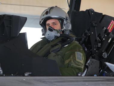 Румен Радев впечатлен от френския изтребител „Рафал“