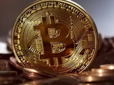 Bitcoin вече струва над 14 хил. долара