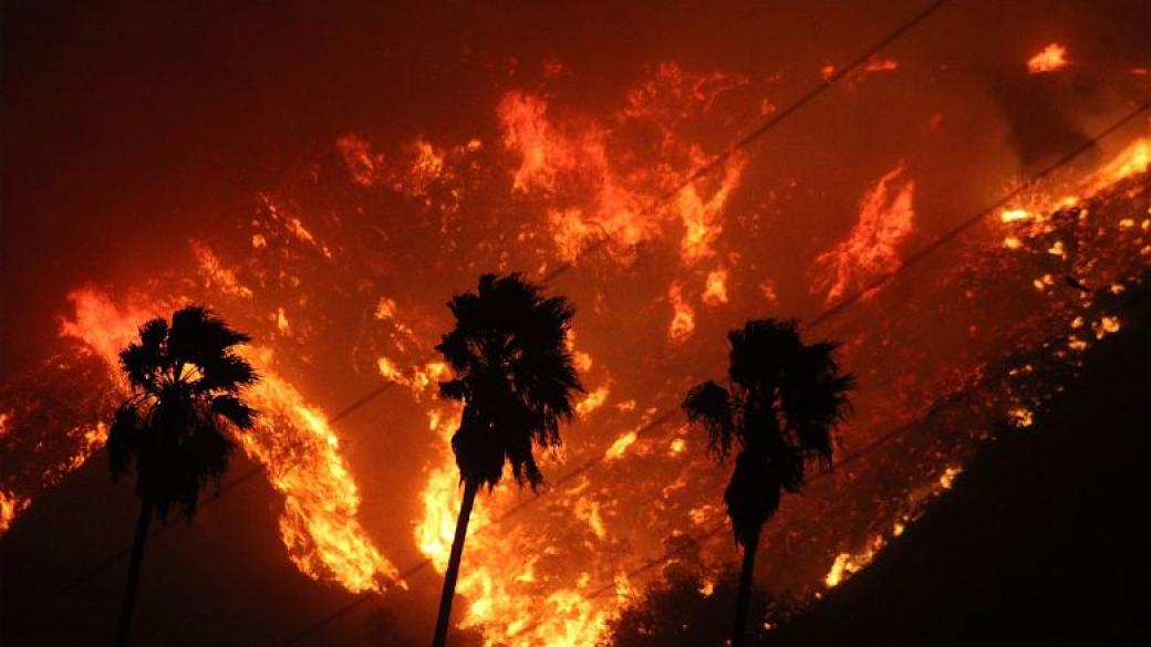 Пожарът край Лос Анджелис се разраства
