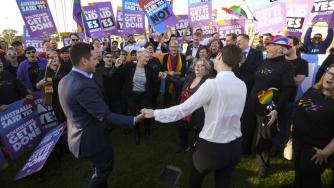 Австралия узакони еднополовите бракове