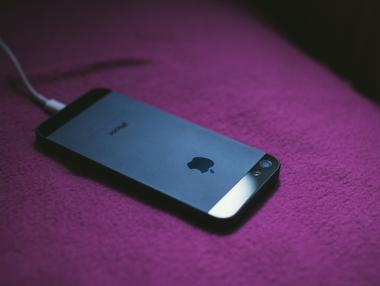 Фалшиви зарядни за iPhone крият рискове от токови удари или пожари