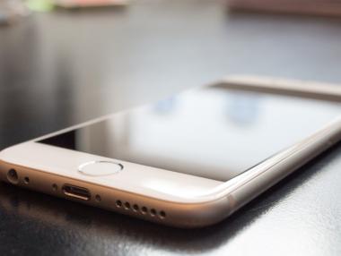 Apple планира 6.3-инчов iPhone с OLED екран