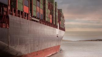 Китай вече има първи електрически карго кораб