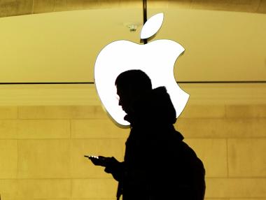 Apple се кани да инвестира стотици милиони в Shazam