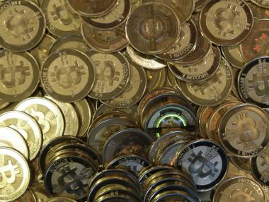 Днес започва търговията с фючърси на биткойн