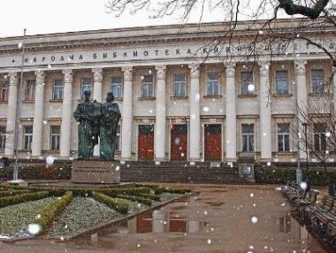 Националната библиотека подарява читателски карти за Коледа