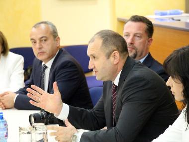 Президентът Румен Радев посети Пристанище Варна