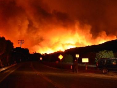 Пожарът в Калифорния е унищожил 900 сгради