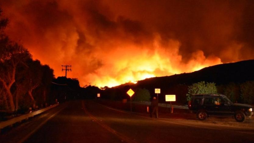 Пожарът в Калифорния е унищожил 900 сгради