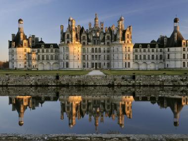 Макрон ще празнува 40-ия си рожден ден в замъка „Шамбор“