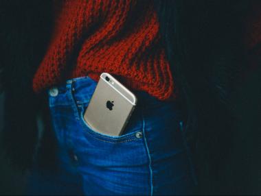 Калифорния съветва смартфонът да не е в джоба