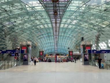 Летището във Франкфурт отмени 170 полета заради снега