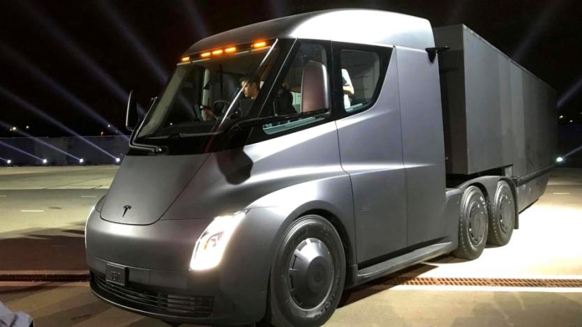 UPS поръча на Tesla 125 камиона Semi