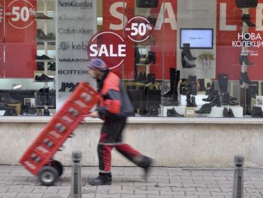 Търговци лъжат с коледни намаления, предупреждава потребителска организация