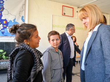 Държавата вече ще дава стипендии и на частни ученици