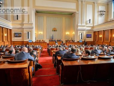 Депутатите излязоха в 20-дневна ваканция