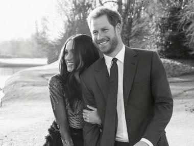 Принц Хари и Меган Маркъл с официални годежни снимки