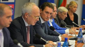 Работодателите призовават за връщане към регулиран пазар на ток