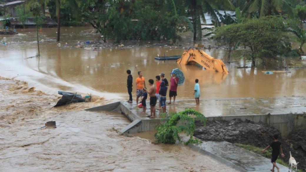 90 души загинаха, а десетки са изчезнали след тропическа буря на Филипините