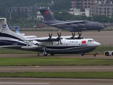 Най-големият в света самолет-амфибия с първи успешен полет