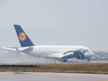 Самолет кацна извънредно на Летище София