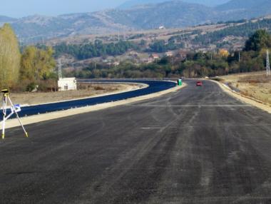 Очаква се да завършат предсрочно отсечката на АМ „Струма“ между Кресна и Сандански