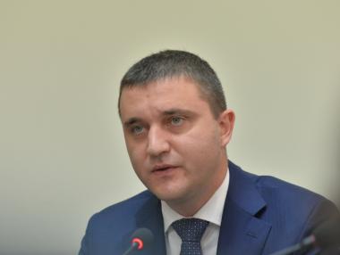 Бюджетът завършва 2017 г. с 800  млн. лв. излишък