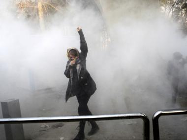 Най-малко 20 загинали и 450 арестувани за седмица в Иран