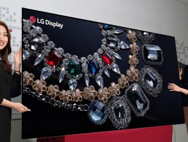 LG показа първия в света 88-инчов 8K OLED дисплей