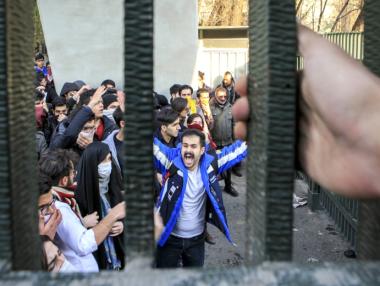 В Иран започнаха и проправителствени демонстрации