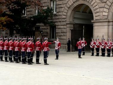 Обявени са 92 вакантни длъжности за военнослужещи