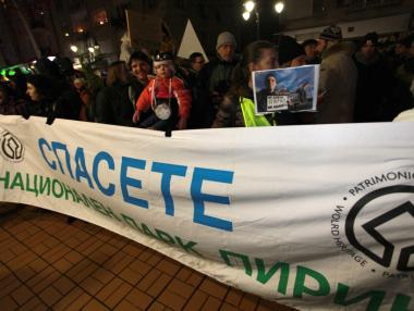 Хиляди протестираха в цялата страна в защита на Пирин