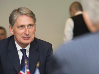 Лондон смята, че може да остане в митническия съюз на ЕС