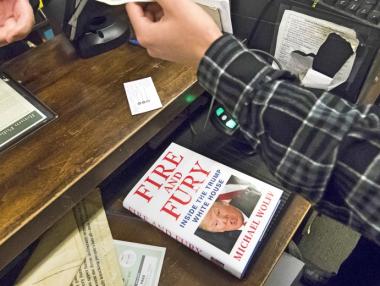 Автор на скандална книга за Тръмп смята, че творбата му ще свали президента