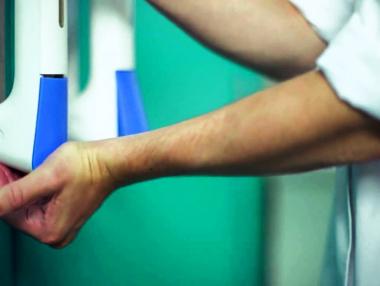 „Умна“ дръжка решава проблема с бактериите на обществени места