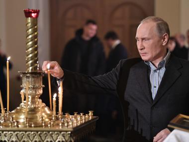 Путин посрещна Коледа по стар стил в Санкт Петербург