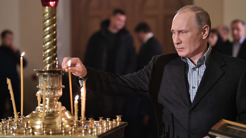Путин посрещна Коледа по стар стил в Санкт Петербург