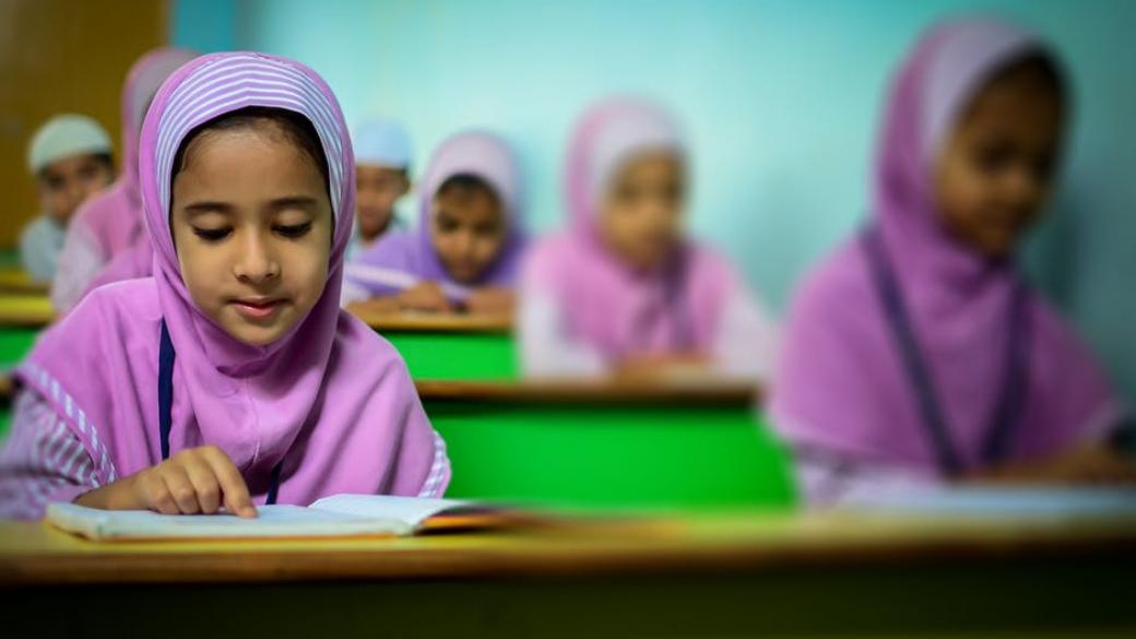 Иран забранява преподаването на английски на малки деца