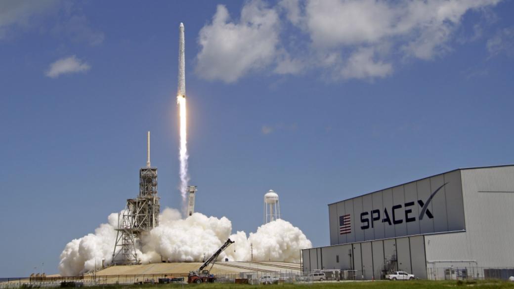 SpaceX изстреля секретен американски спътник