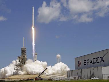 SpaceX изстреля секретен американски спътник