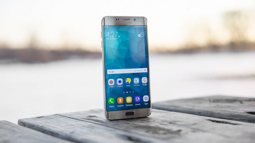 Samsung работи по смартфон с екран и от двете страни