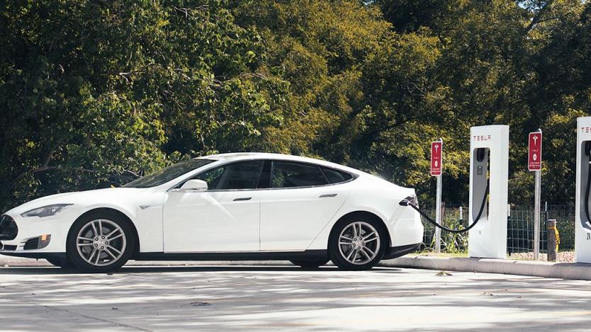 Tesla прави ресторанти край зарядните си станции