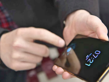 Vivo представи първия дисплей с вграден пръстов отпечатък