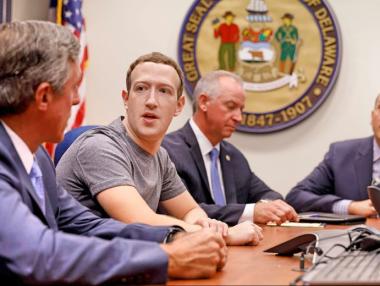 Акциите на Facebook паднаха след обявените промени спрямо медиите