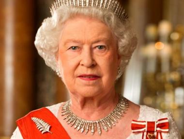 Кралица Елизабет II: Короната може да ти счупи врата