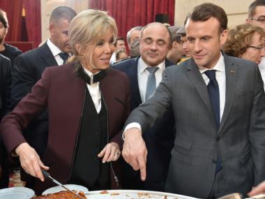 Еманюел Макрон написал книга за любовта си с Бриджит