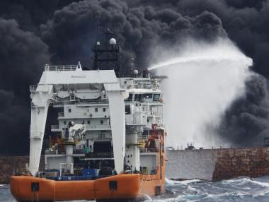 Потъна иранският петролен танкер, който гореше в Източнокитайско море