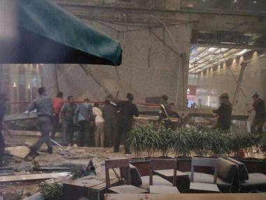 Срути се сградата на фондовата борса в Индонезия